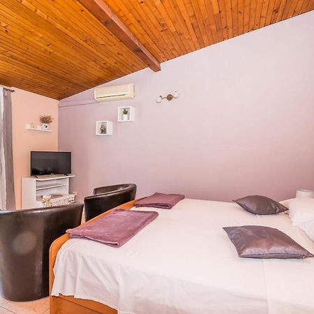 Apartments And Room Zinka Vodice Exterior photo
