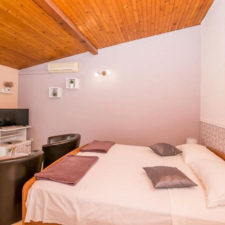 Apartments And Room Zinka Vodice Exterior photo