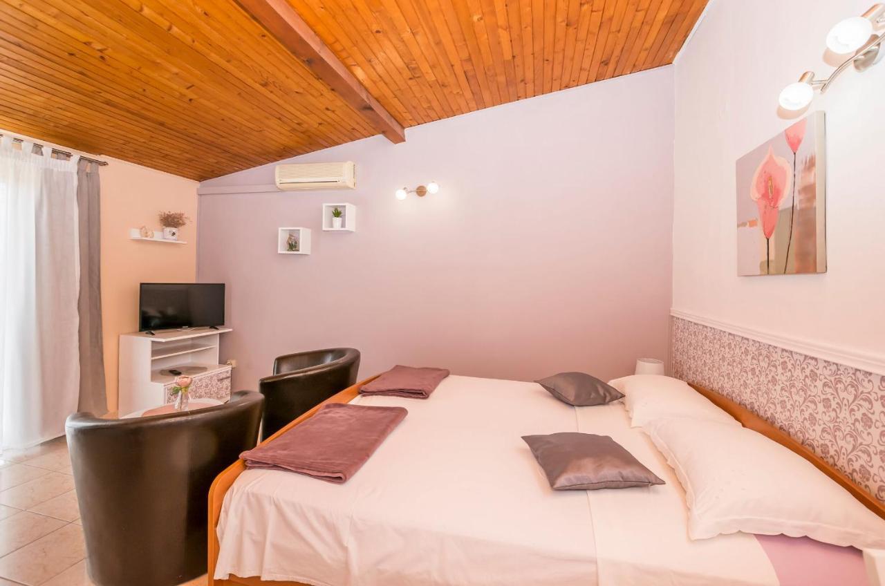 Apartments And Room Zinka Vodice Exterior photo