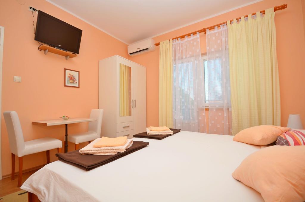 Apartments And Room Zinka Vodice Exterior photo