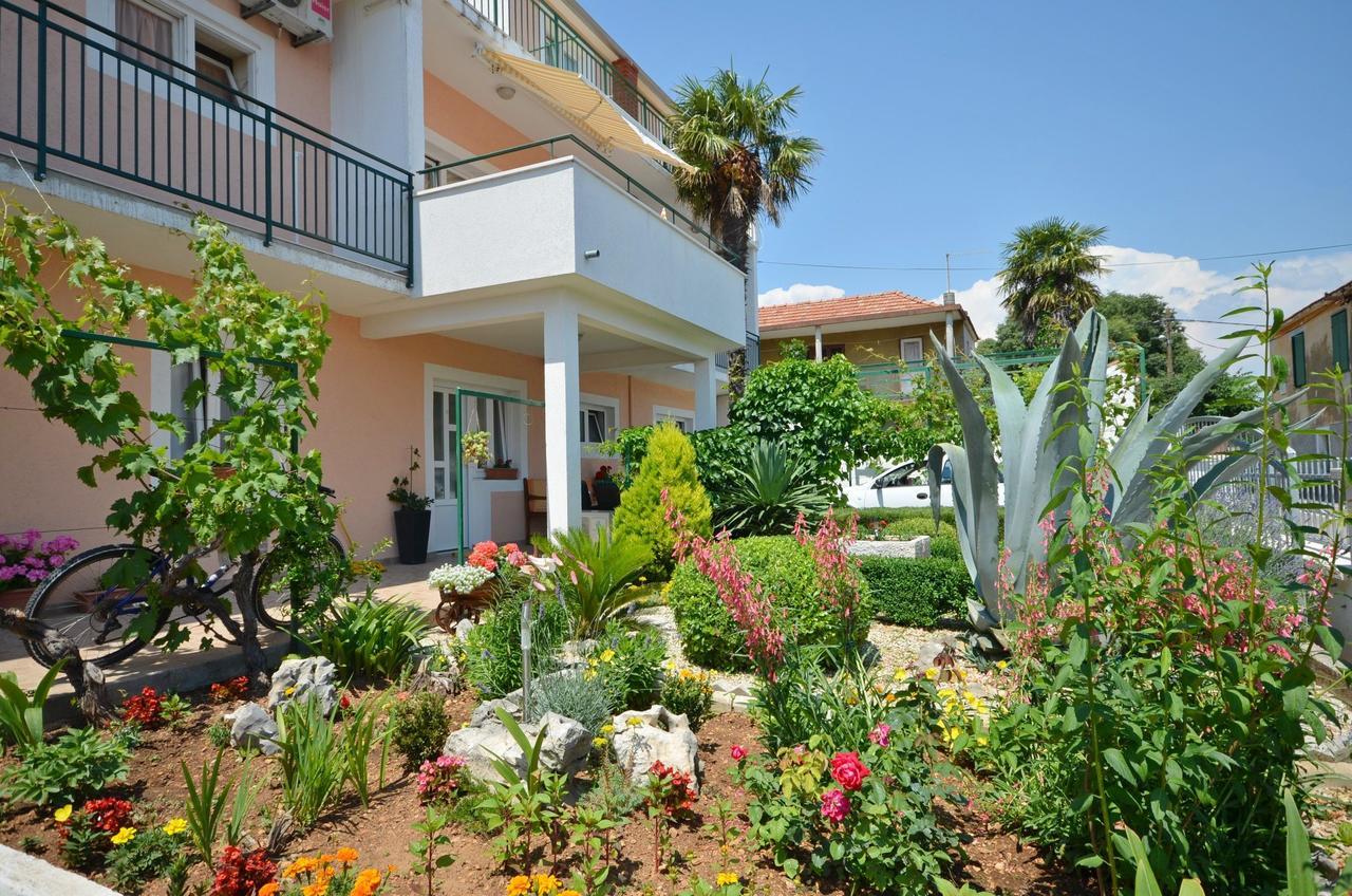 Apartments And Room Zinka Vodice Exterior photo